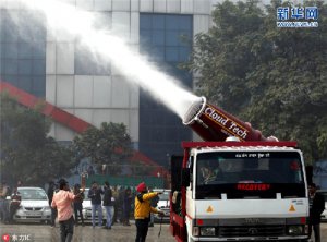 印度治理空气污染搬出“抗雾霾大炮”